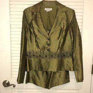 Woman suits Kay Unger